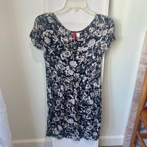 Woman’s Baby Doll H&M floral dress black and gray